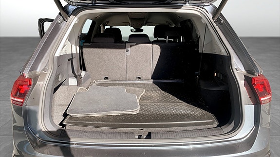 Volkswagen Tiguan Allspace 12 of 14