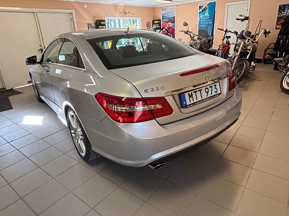 Mercedes-Benz E220 5 of 5