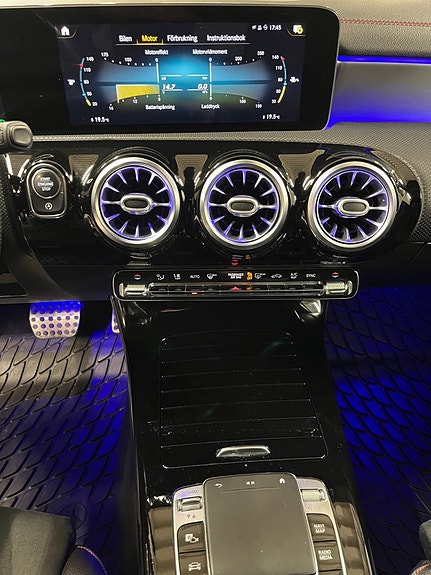 Mercedes-Benz CLA220 19 of 26