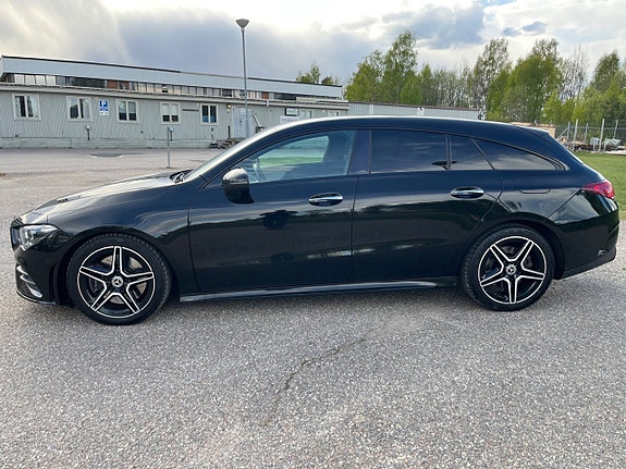 Mercedes-Benz CLA220 2 of 5