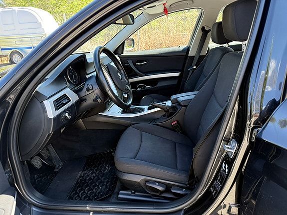 BMW 318i 2 of 5