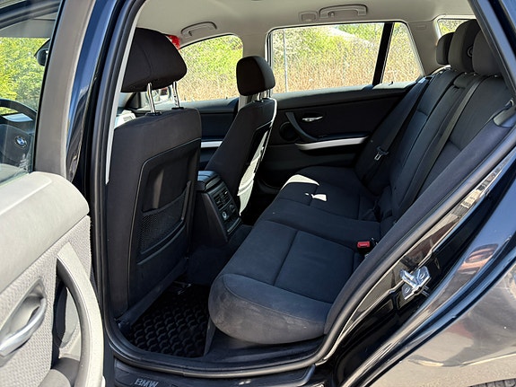 BMW 318i 3 of 5