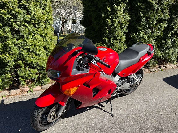 Honda VFR800FI 2 of 5