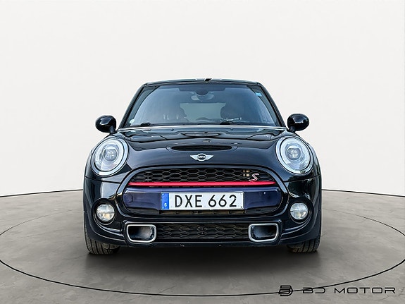 MINI Cooper S 4 of 5