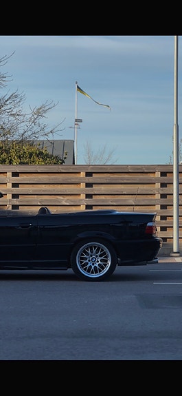 BMW 325i 3 of 4
