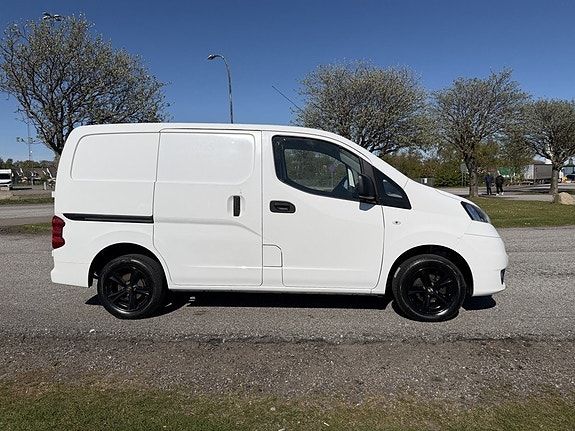 Nissan NV200 5 of 5