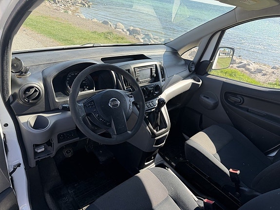 Nissan NV200 7 of 12