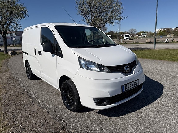 Nissan NV200 6 of 12