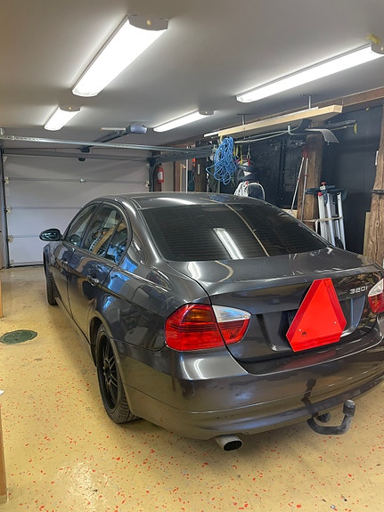 BMW 320i 4 of 10