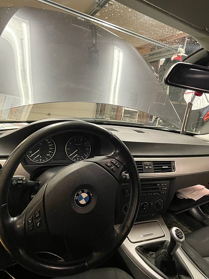 BMW 320i 7 of 10