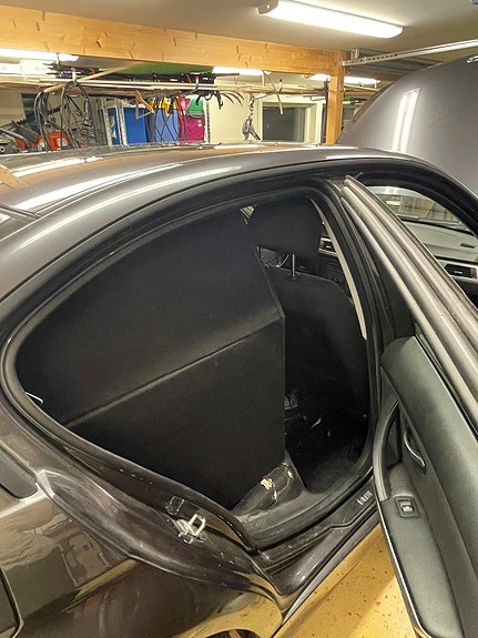 BMW 320i 9 of 10