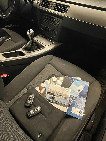 BMW 320i 8 of 10