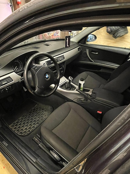 BMW 320i 6 of 10
