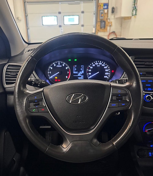 Hyundai i20 10 of 12