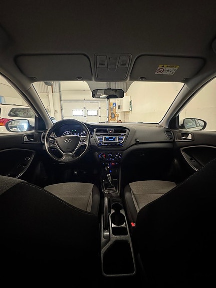 Hyundai i20 8 of 12