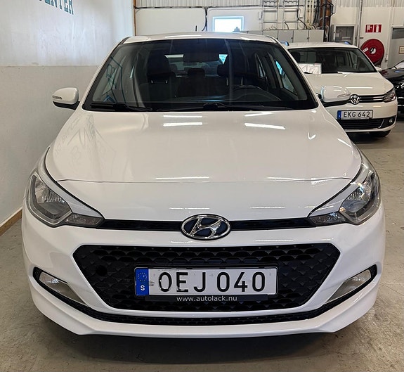 Hyundai i20 2 of 5