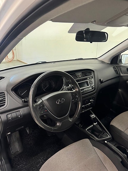 Hyundai i20 9 of 12