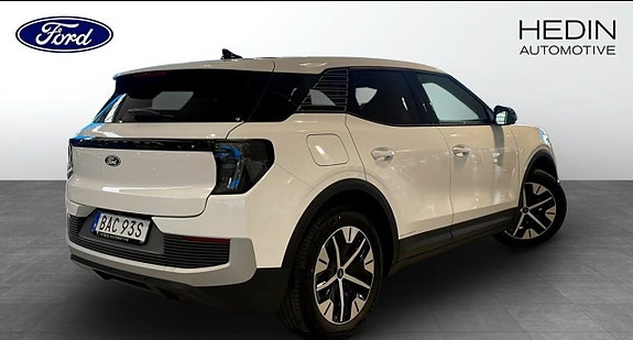 Ford Explorer 2 of 5