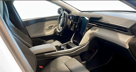 Ford Explorer 3 of 5