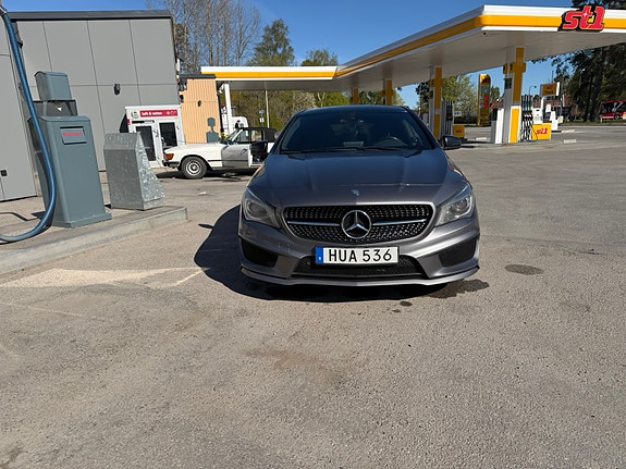 Mercedes-Benz CLA220 2 of 5