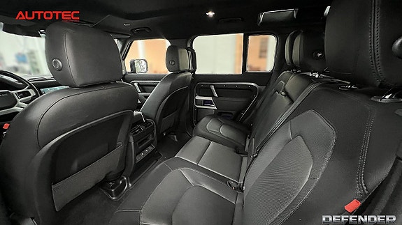 Land Rover Defender 110 22 of 26