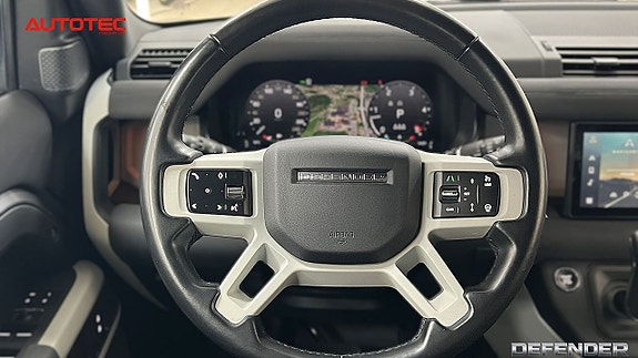 Land Rover Defender 110 13 of 26