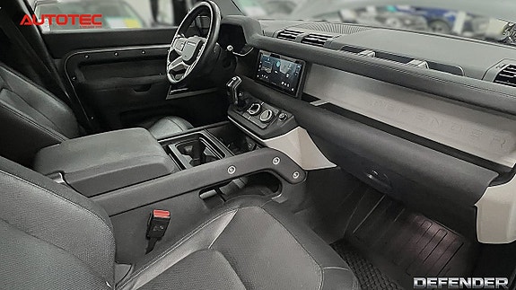 Land Rover Defender 110 19 of 26