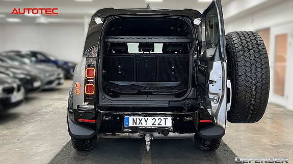 Land Rover Defender 110 9 of 26