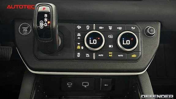 Land Rover Defender 110 16 of 26