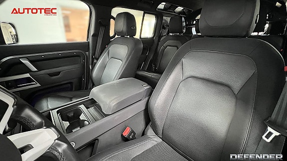 Land Rover Defender 110 17 of 26