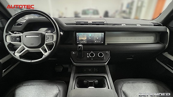 Land Rover Defender 110 12 of 26