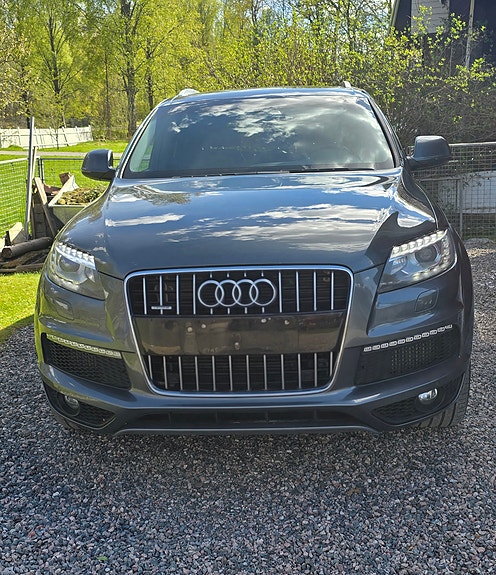 Audi Q7 2 of 5