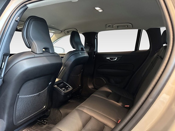 Volvo V60 Cross Country 7 of 8