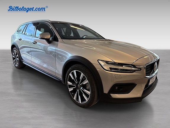 Volvo V60 Cross Country 3 of 5