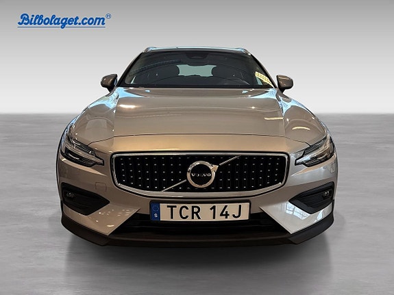 Volvo V60 Cross Country 2 of 5