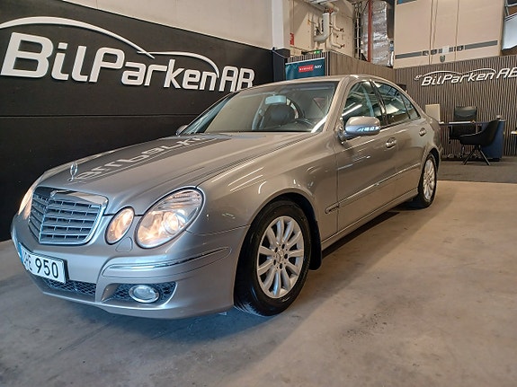 Mercedes-Benz E220 2 of 5