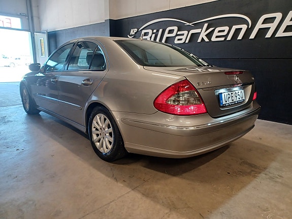 Mercedes-Benz E220 5 of 5