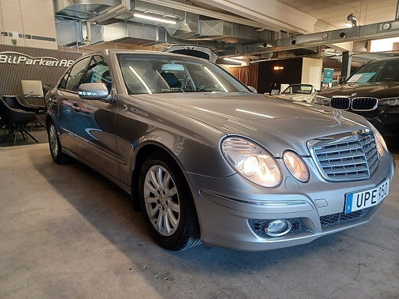 Mercedes-Benz E220 4 of 5