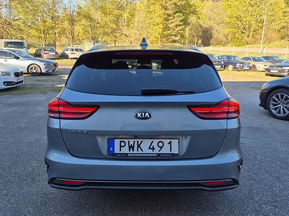 Kia Ceed 2 of 5