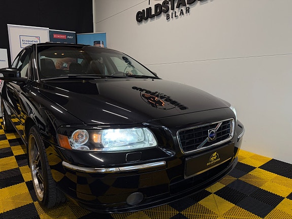 Volvo S60 4 of 5