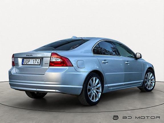 Volvo S80 3 of 5