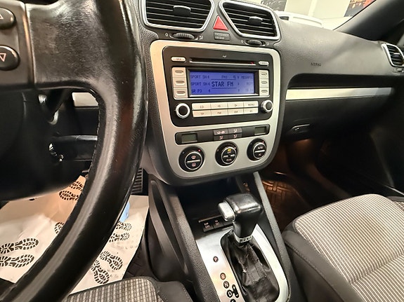Volkswagen Eos 11 of 17