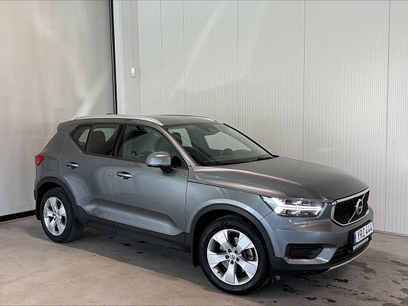 Volvo XC40 3 of 5