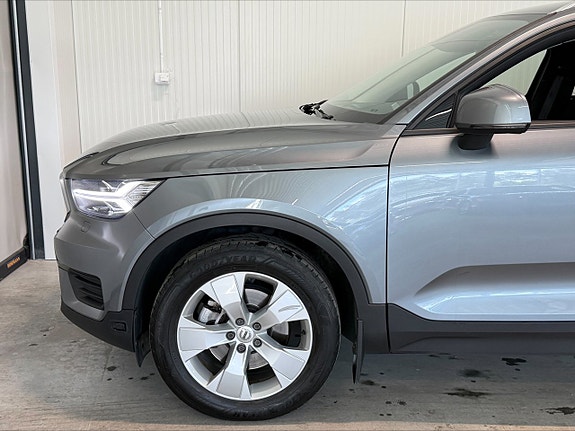 Volvo XC40 4 of 5