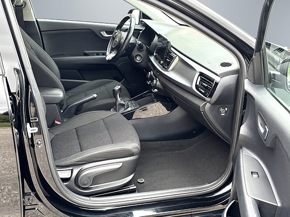 Kia Rio 9 of 18