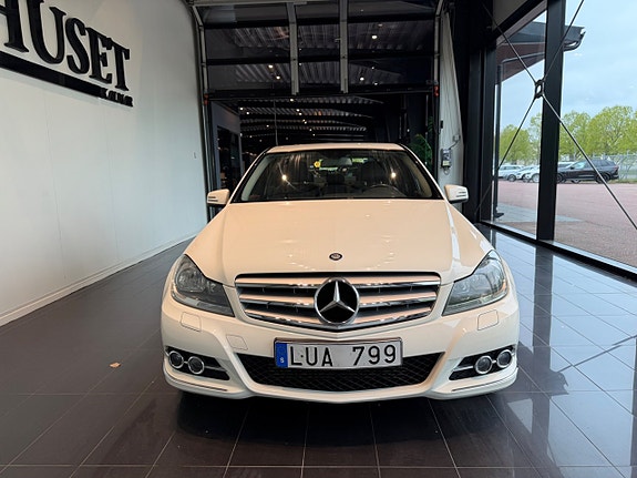 Mercedes-Benz C180 2 of 5