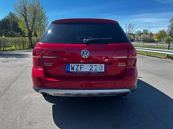 Volkswagen Passat Alltrack 3 of 5