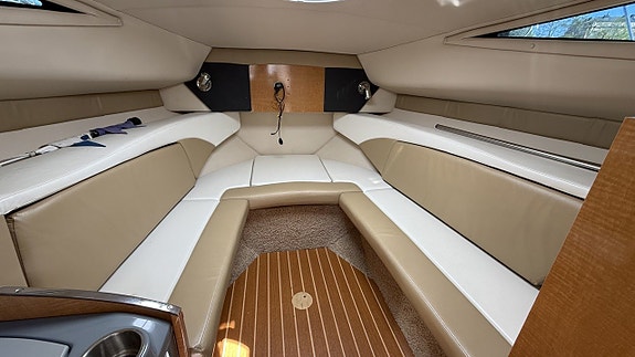 Larson 777 Cabrio / Mercruiser 5,0 MPI -11 9 of 16