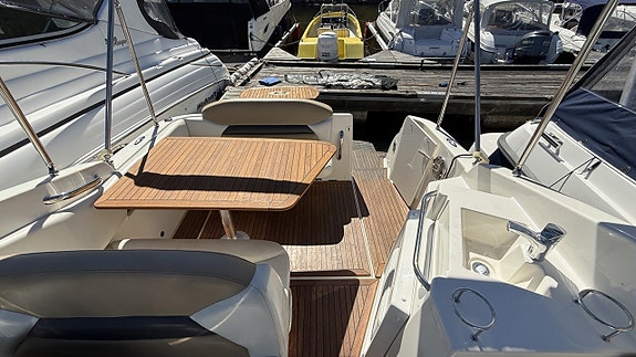 Larson 777 Cabrio / Mercruiser 5,0 MPI -11 7 of 16
