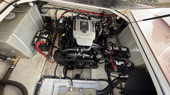 Larson 777 Cabrio / Mercruiser 5,0 MPI -11 16 of 16